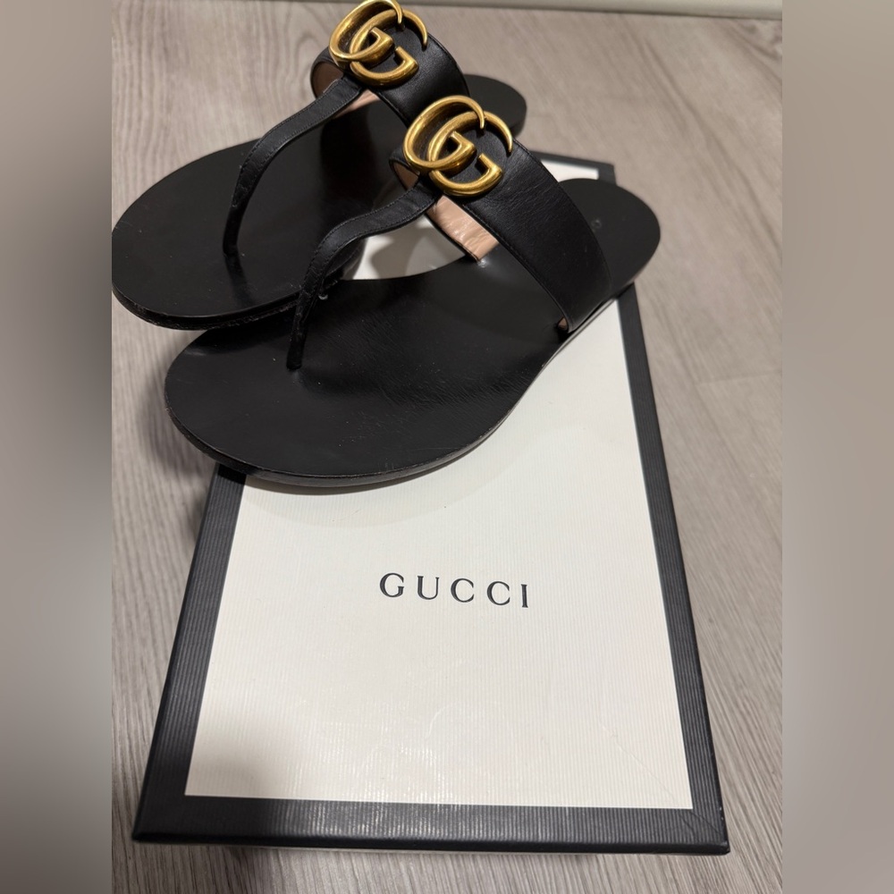 Gucci Flat Marmont Leather Thong